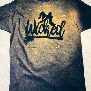 Bleached Wicked T-shirt - large 🎃